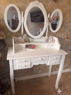 Beautiful vintage vanity