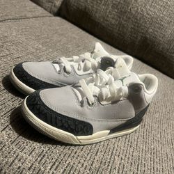 Boys Jordan’s 13c Like New Not Worn Outside 