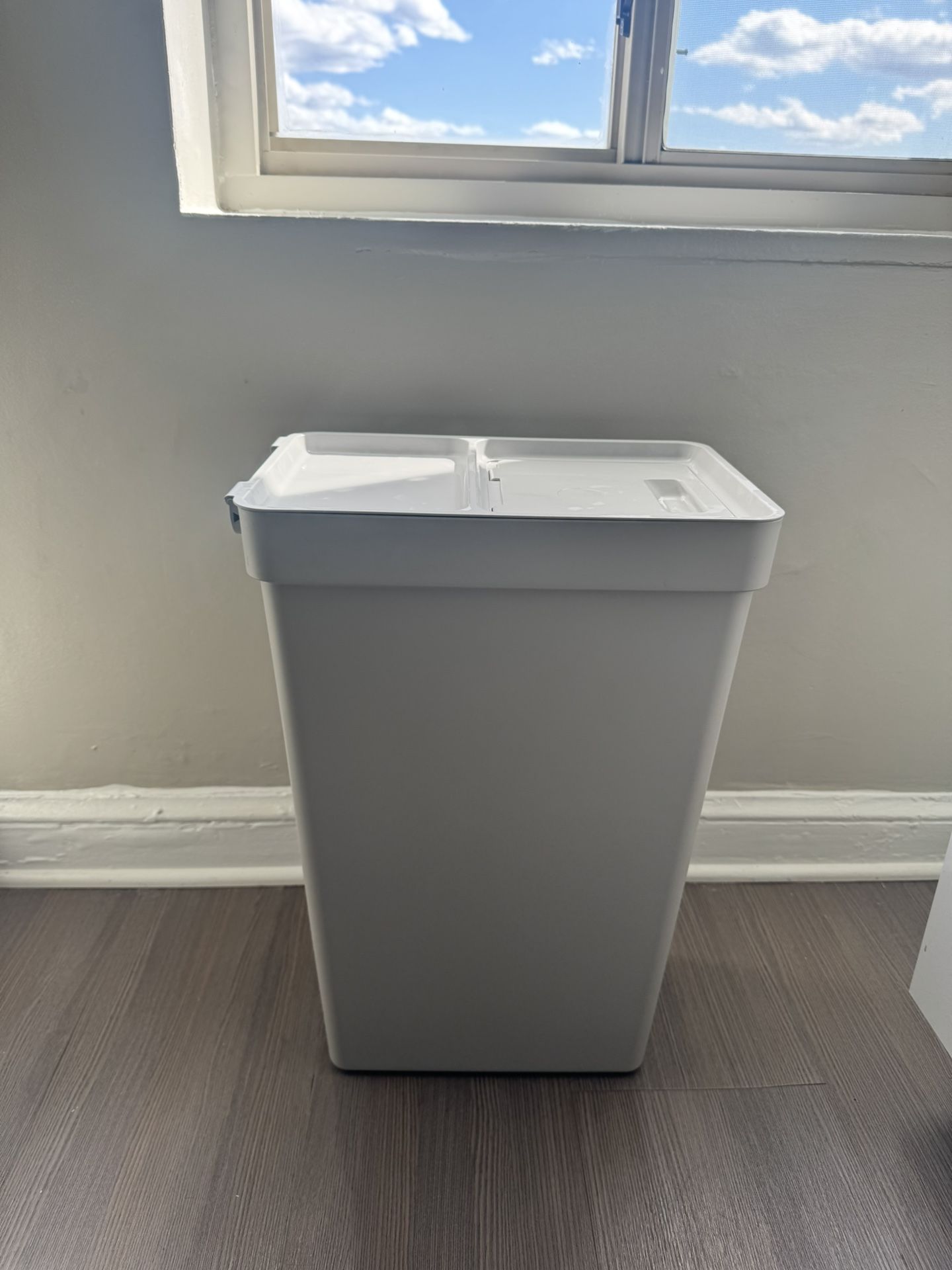 Garbage can
