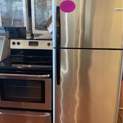 Frigidaire Combo Stuff  Refree And Microwave 