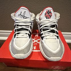 Nike kirie infinity sneakers