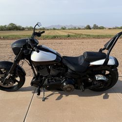 16 Harley Davidson Pro Street Breakout CVO 