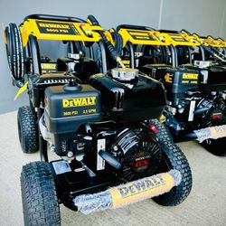 Brand new Dewalt 3600 PSI 2.5 GPM Gas Cold Water Professional Pressure Washer with HONDA GX200 Engine