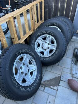 Set Toyota Wheels & Tires