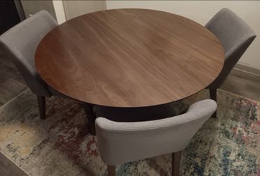 Paulina Round Pedestal Table w/ 3 Chairs
