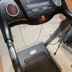 MaxKare Treadmill With 15 Pre-Set Programs, 2.5HP Power, Gently Used