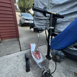 RAZOR COOTER I Put New Battery’s I’m Showing The OLD ONES 