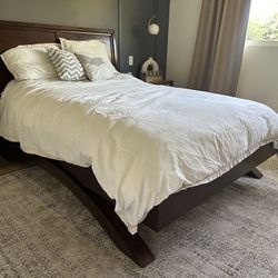 Queen Size Bedroom