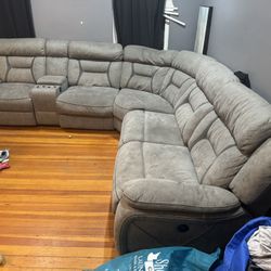 Kincord Reclining 4 Piece  Sectional 