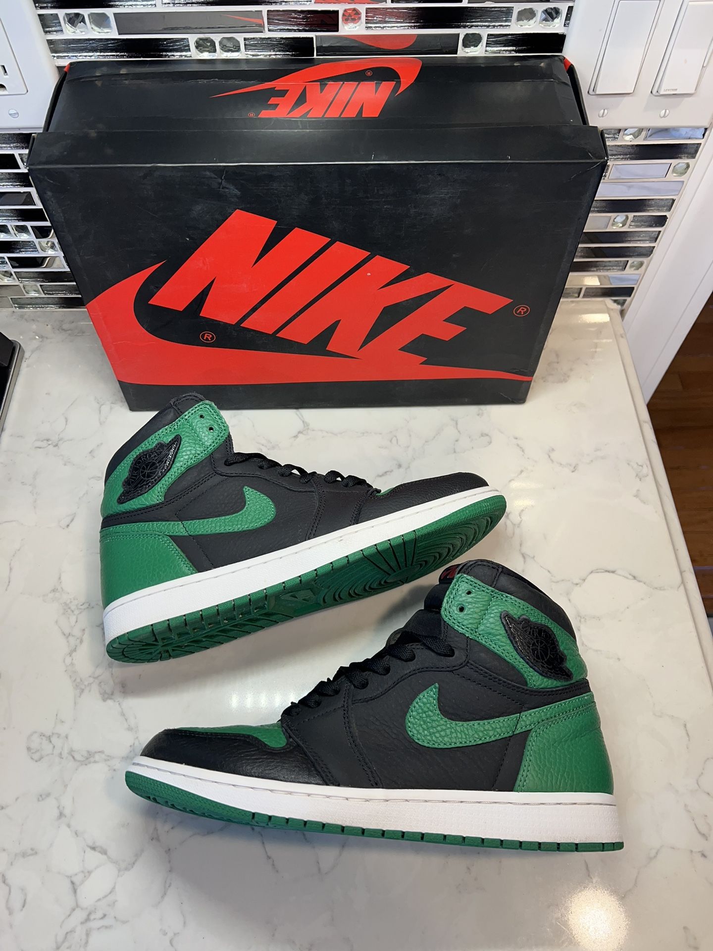 Air Jordan 1 Pine Green