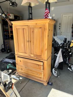 Broyhill Upright Dresser