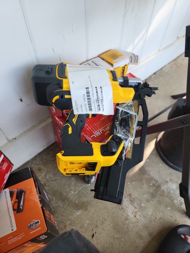 DEWALT
20-Volt 21° Cordless Framing Nailer (Tool-Only) STORE PRICE $449