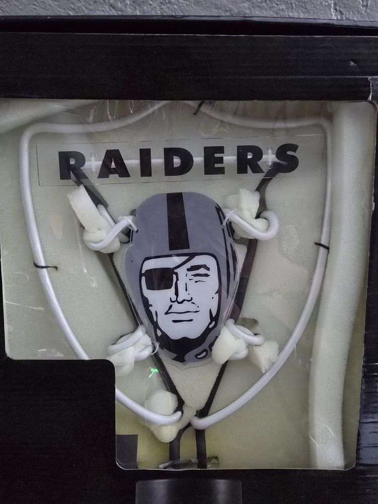 Brand New Las Vegas Raiders 2018 Collectible Glass Neon Tubbing  Logo Desk Lamp 