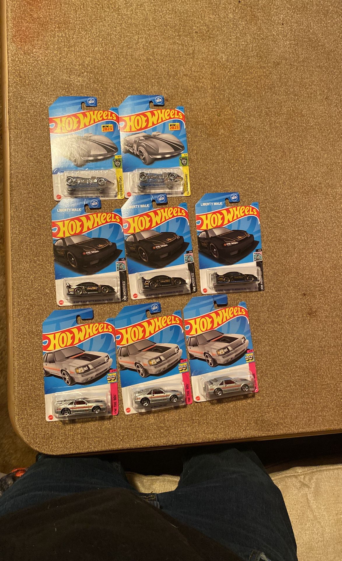 8 Hot Wheels Cars