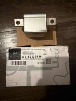 NEW Genuine OEM Mercedes-Benz Engine & Transmission Mounts – 3PC Set – $300