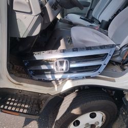05 -08 Honda Odyssey Grill Mint Condition 