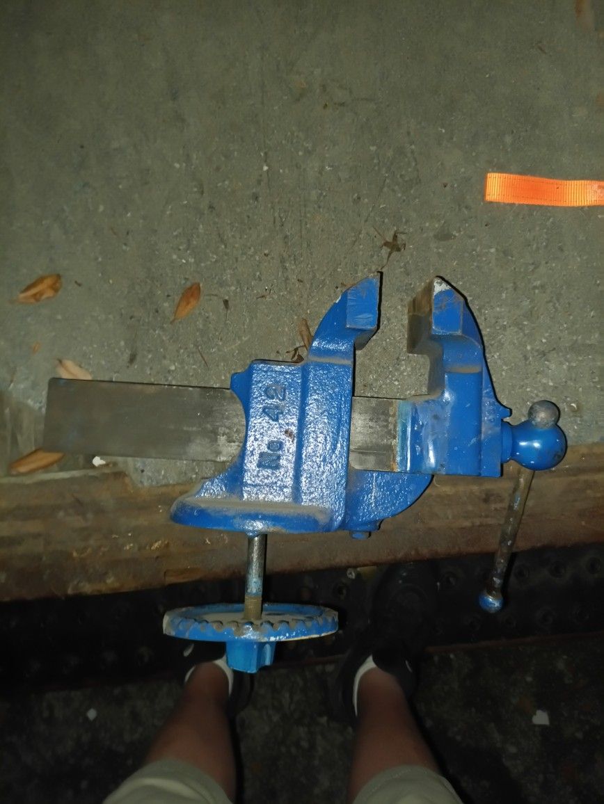 athol 42 swivel vice
