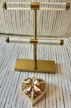 Jewelry holder