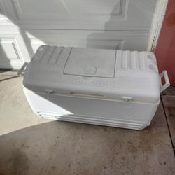 Large Igloo Cooler
