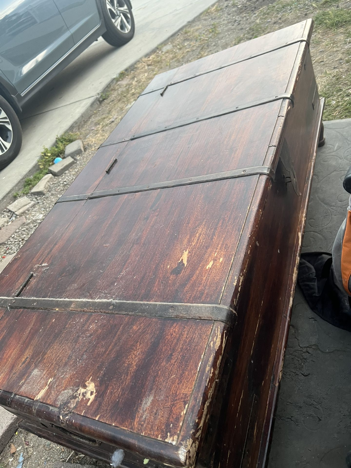 Chest \ Antique / Table