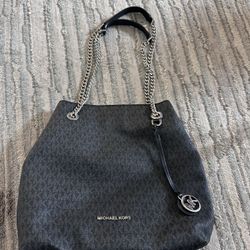 Micheal Kors Jet Set Purse