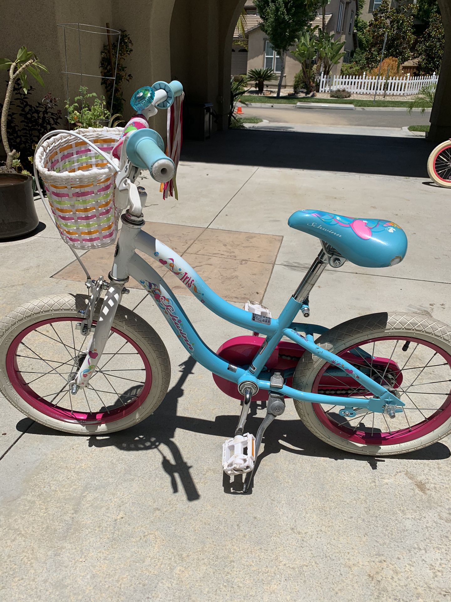 Schwinn Iris 16” Girls Bike