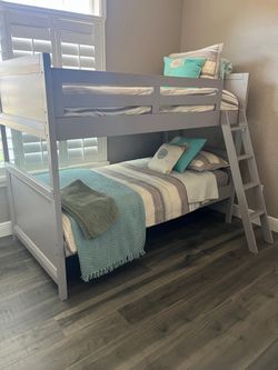 Twin bunk beds