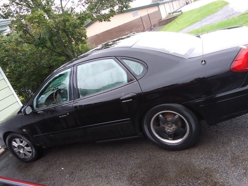 2005 Ford Taurus
