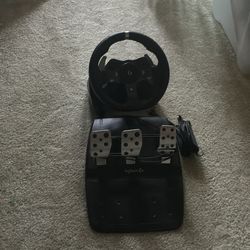 Logitech G920 gaming wheel & pedals
