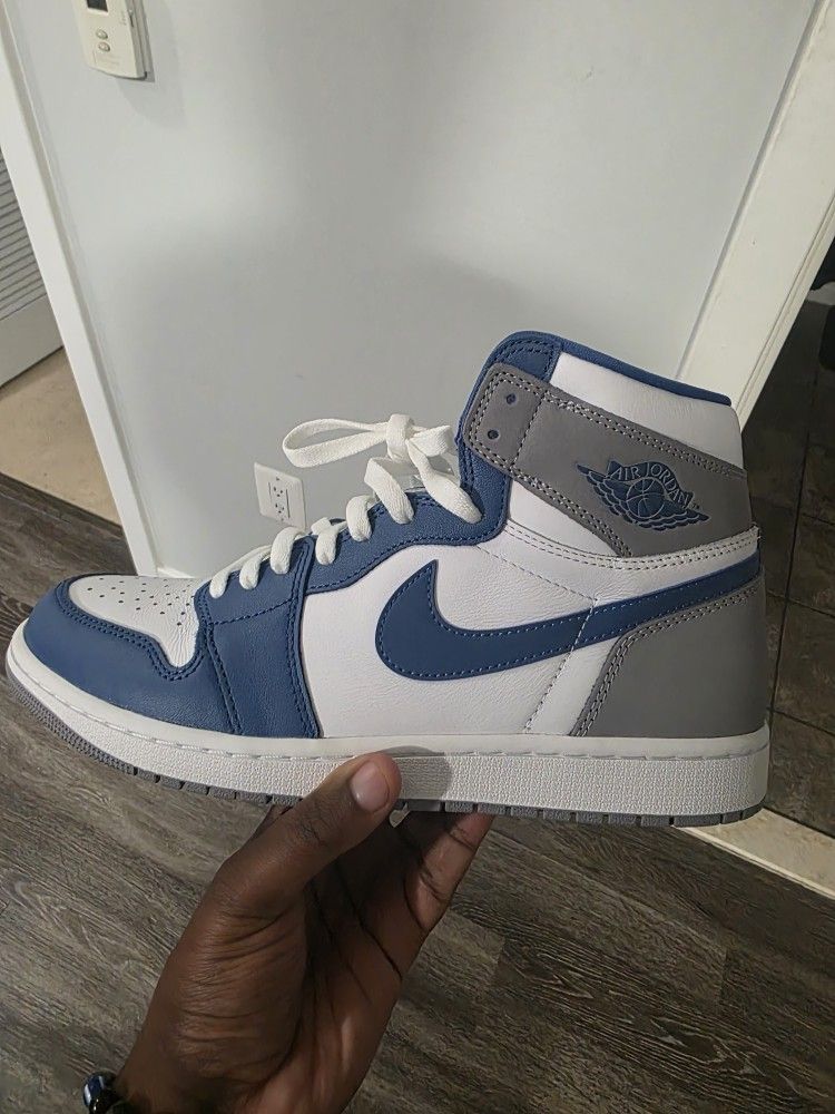 Air Jordan 1 True Blues