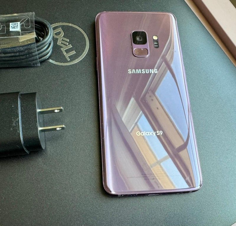 Samsung Galaxy S9  Unlocked   for all Company Carrier   Excellent Condition  Like New
