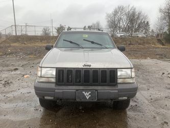 Parting out 1997 Jeep Grand Cherokee 4x4