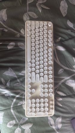 Retro Style Wireless Keyboard – Full Size