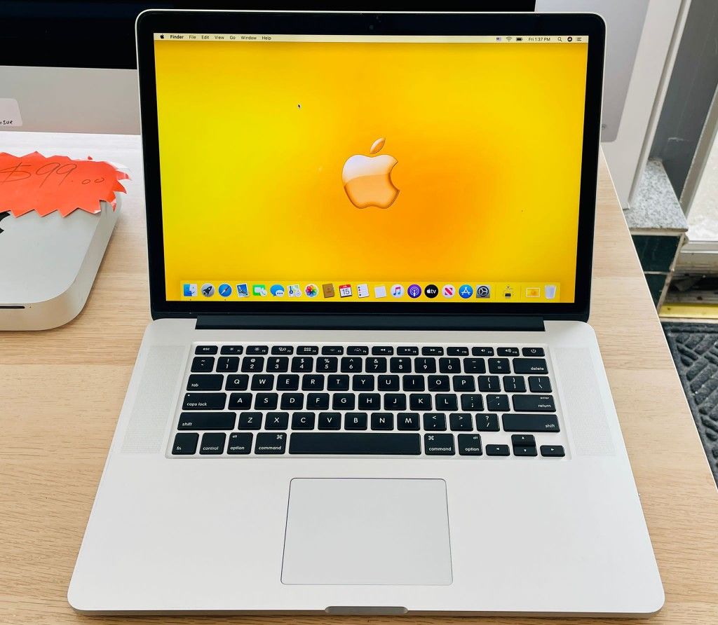 Apple Macbook Pro 💻 15” Core i7 8GB RAM 256SSD Retina Check