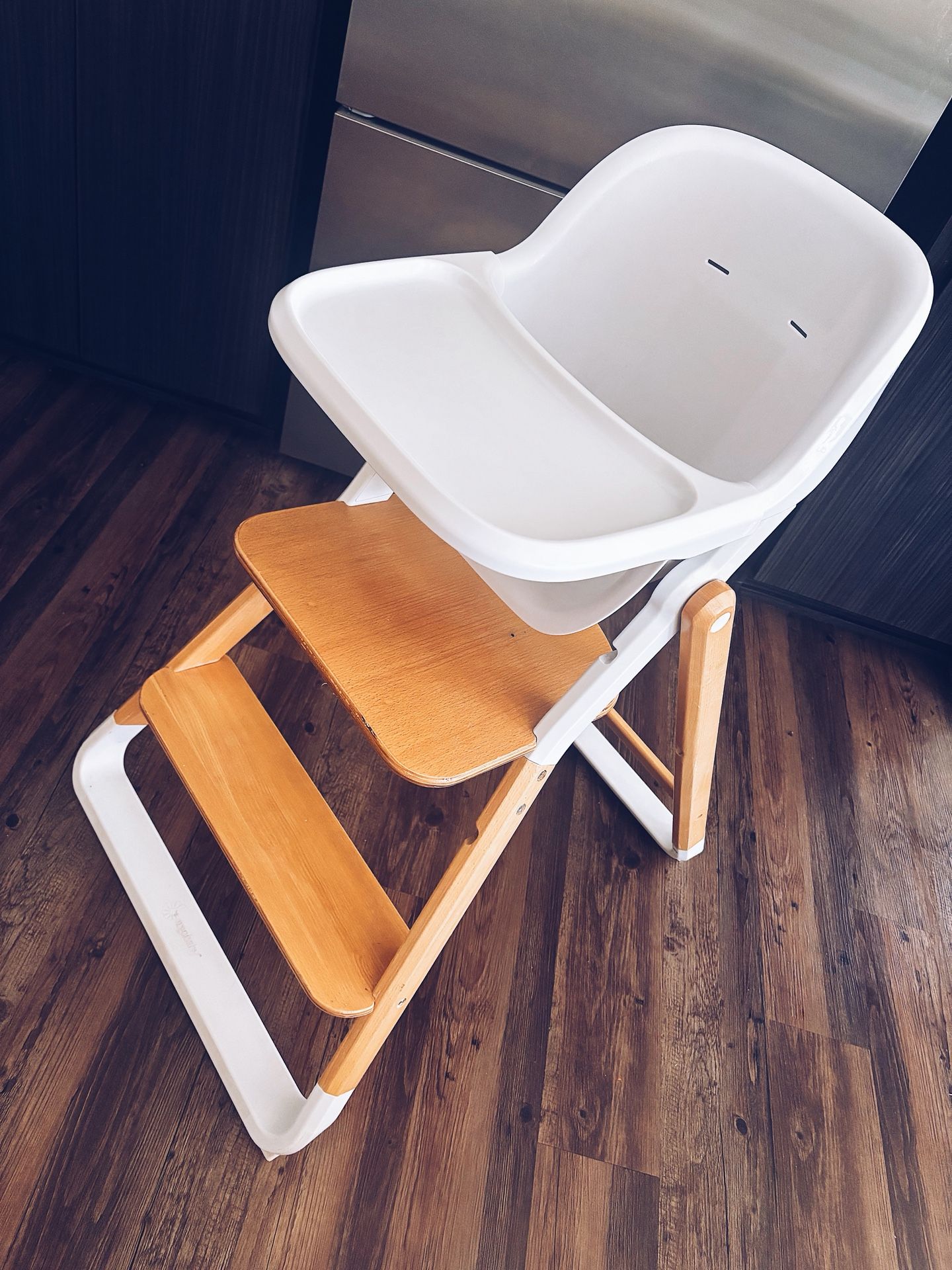 Evolve high chair system by Ergobaby