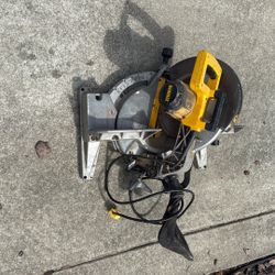 DeWalt Saw