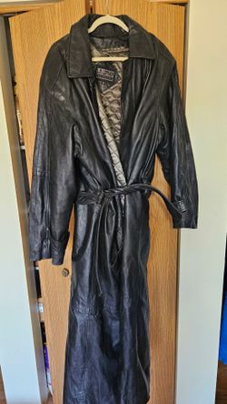 PRE-OWNED: BLACK LEATHER (XL/TALL) TRENCH COAT W/LINER, FIRM.