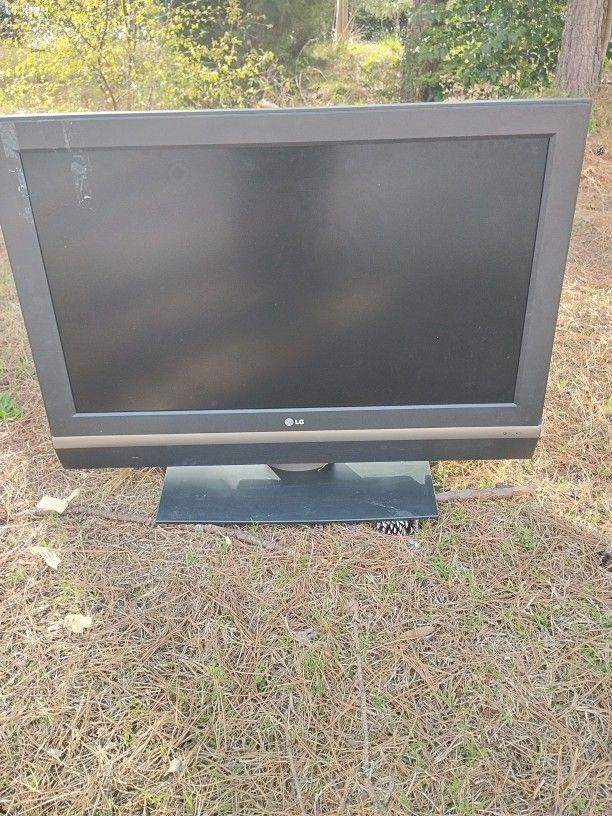 This GREAT WORKING LG TV with REMOTE