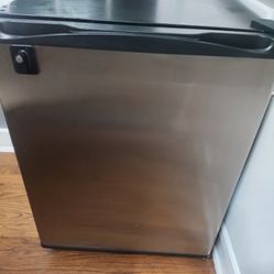 Maxximum Fridge 3.4 Cu Like New