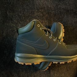 NIKE MANOA BOOTS BRAND NEW NEVER WORN 