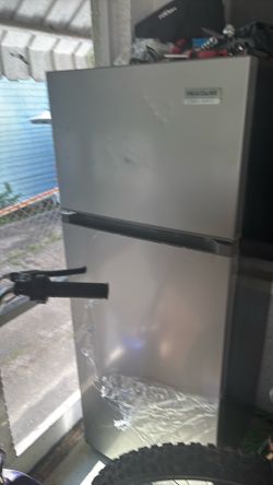 Frigidaire Mini Fridge