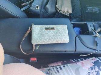 Michael kors Wristlet