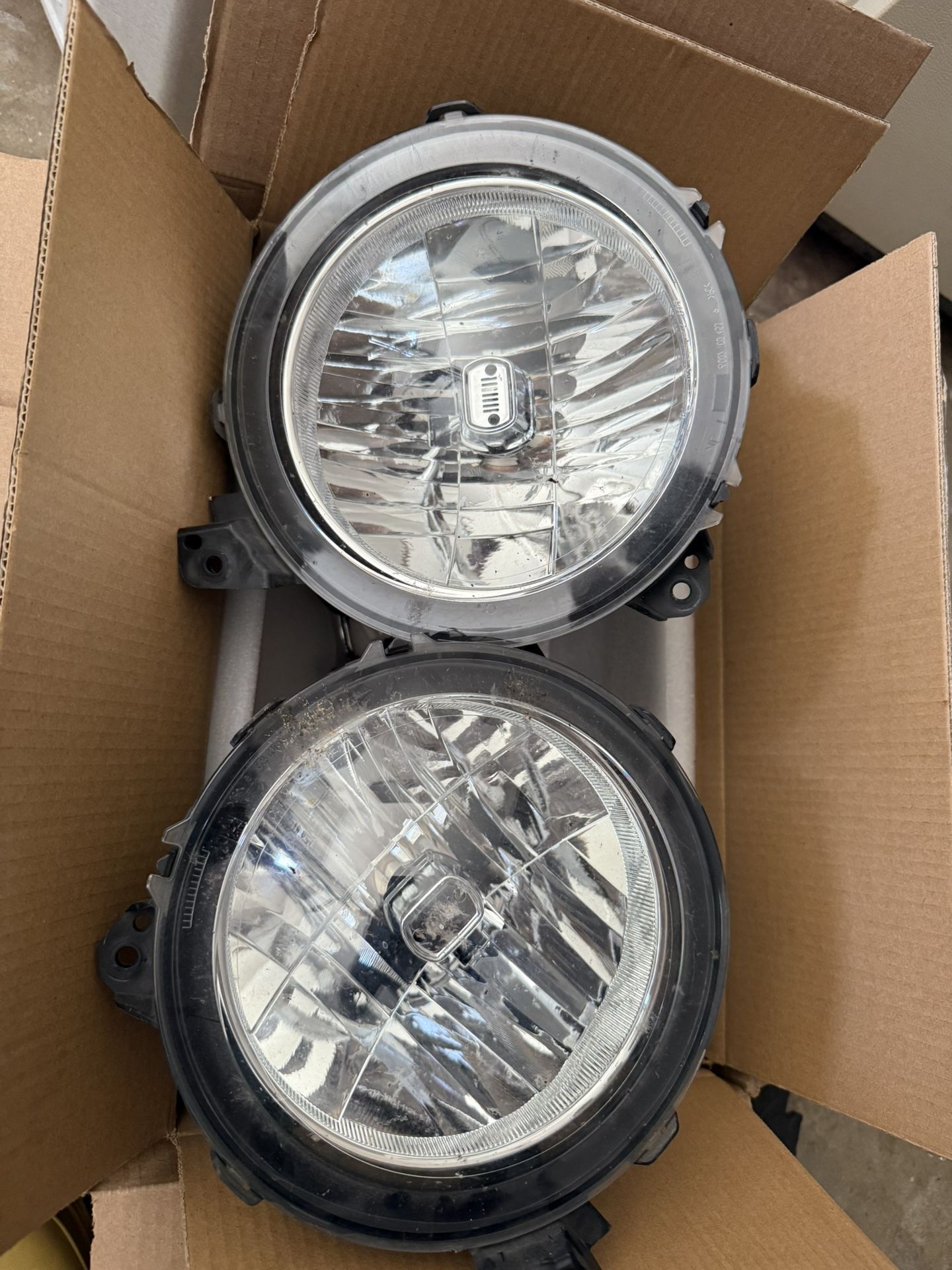 Jeep gladiator 2023 Headlight