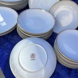 40 pc Royalton China Co. Japan Translucent Porcelain Golden Elegance Dinnerware-