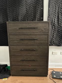 Bob’s Discount Furniture Sedona Chest