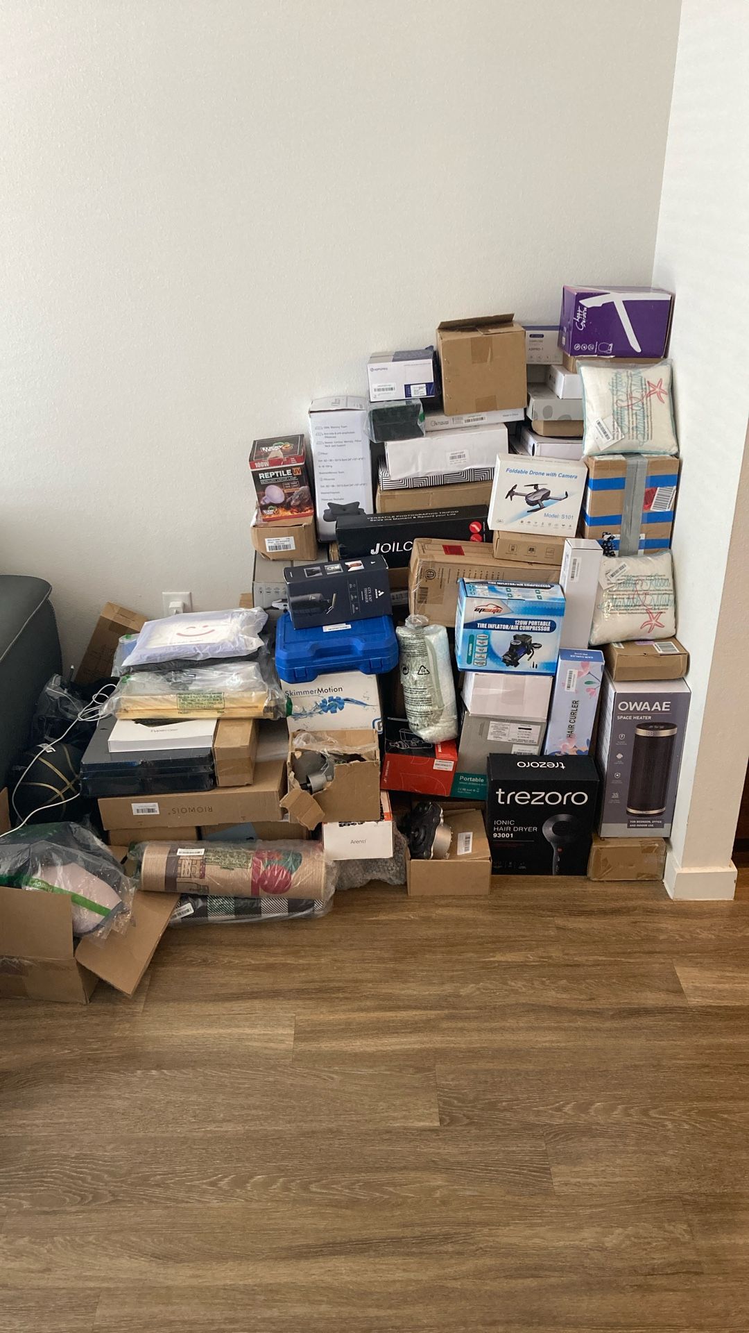 Everything Single Thing For 15 Dollars There Is About 100 Items