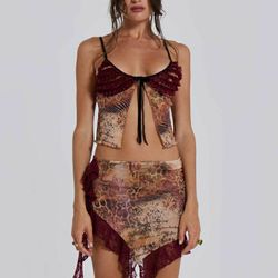 NEW WITHOUT TAGS FASHION NOVA ANIMAL PRINT BURGUNDY RUFFLE BACKLESS HALTER TOP BABYDOLL HALF SHIRT CLUBBING CROP BLOUSE