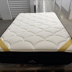 Like New Dreamcloud Premier Rest Memory Foam Full Mattress