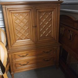 Beautiful Solid Wood Bedroom Set. THOMASVILLE 