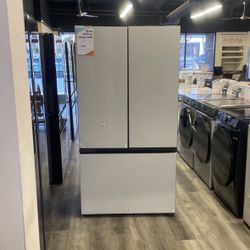 Samsung - BESPOKE 30 cu. ft. 3-Door French Door Smart Refrigerator with Beverage Center - White Glass